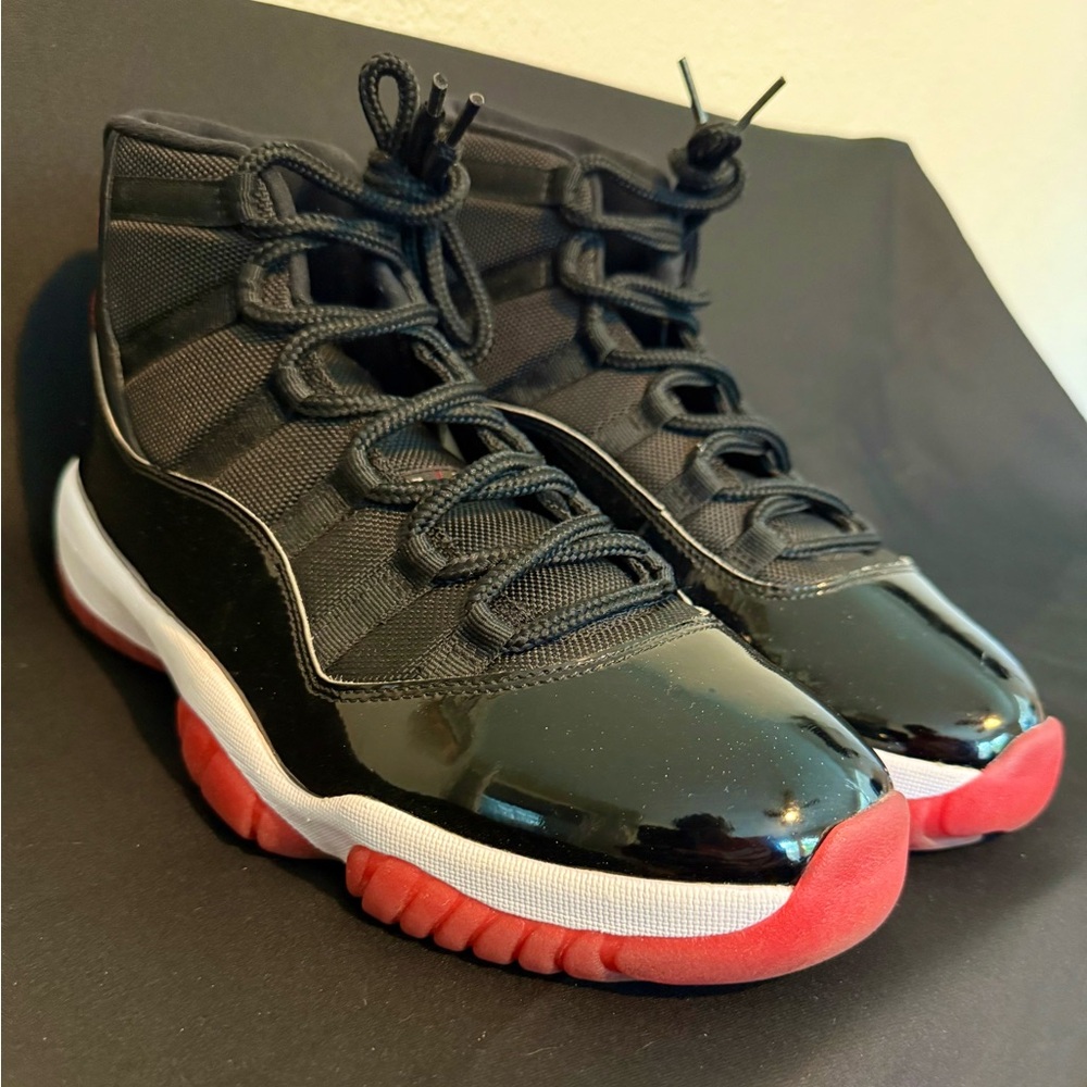 Jordan 11 Retro (Playoff Bred)